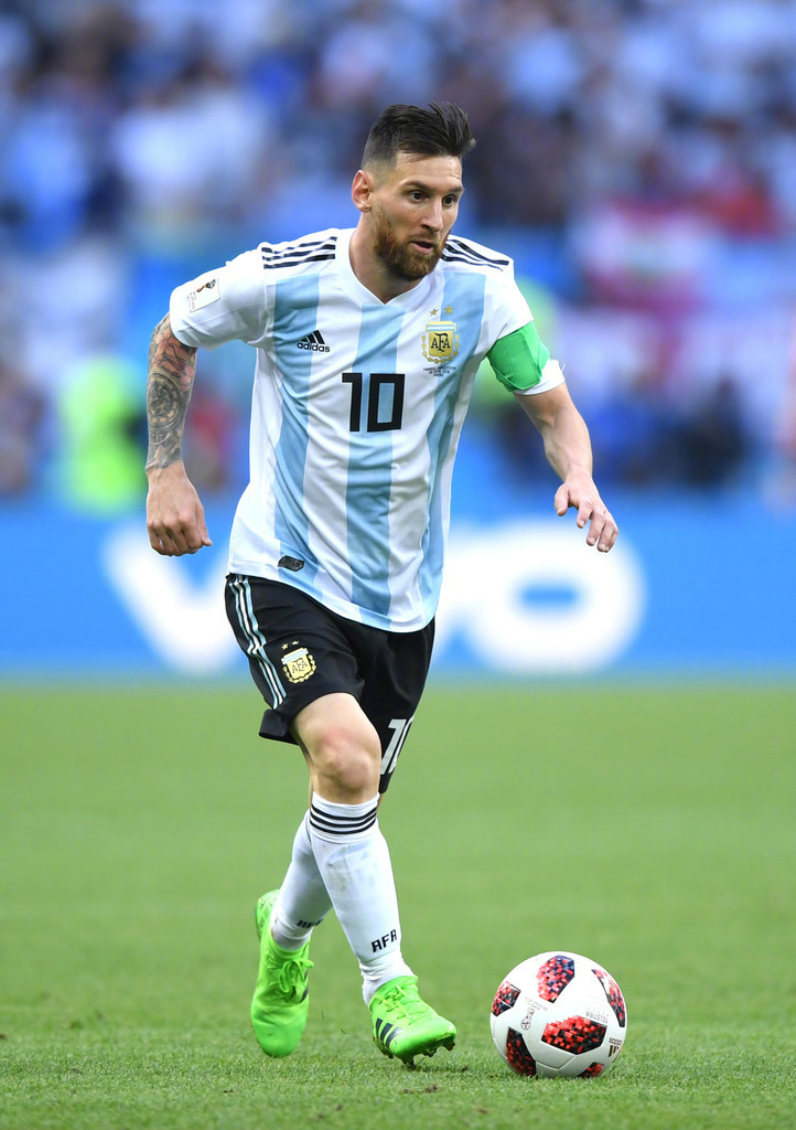 以压倒性的 以压倒性的