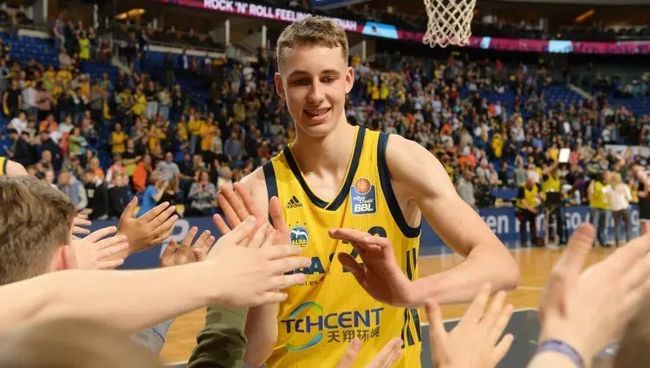 强强对决引 强强对决引