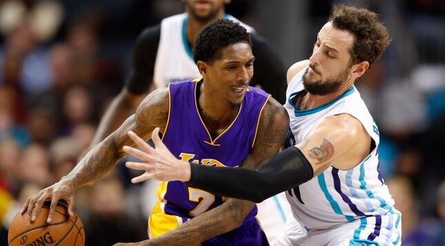 背后奋斗故 背后奋斗故