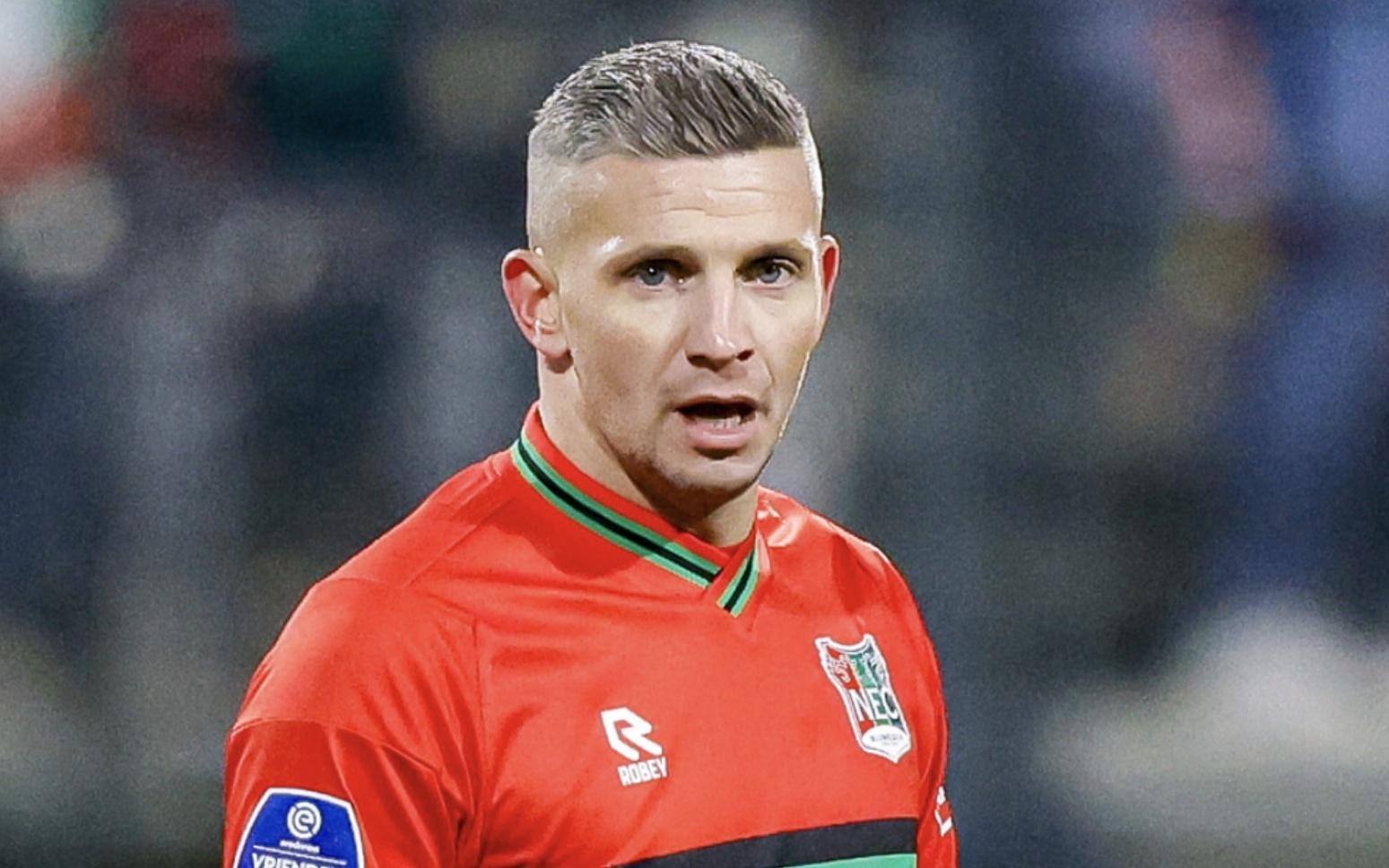 持场上的竞 持场上的竞